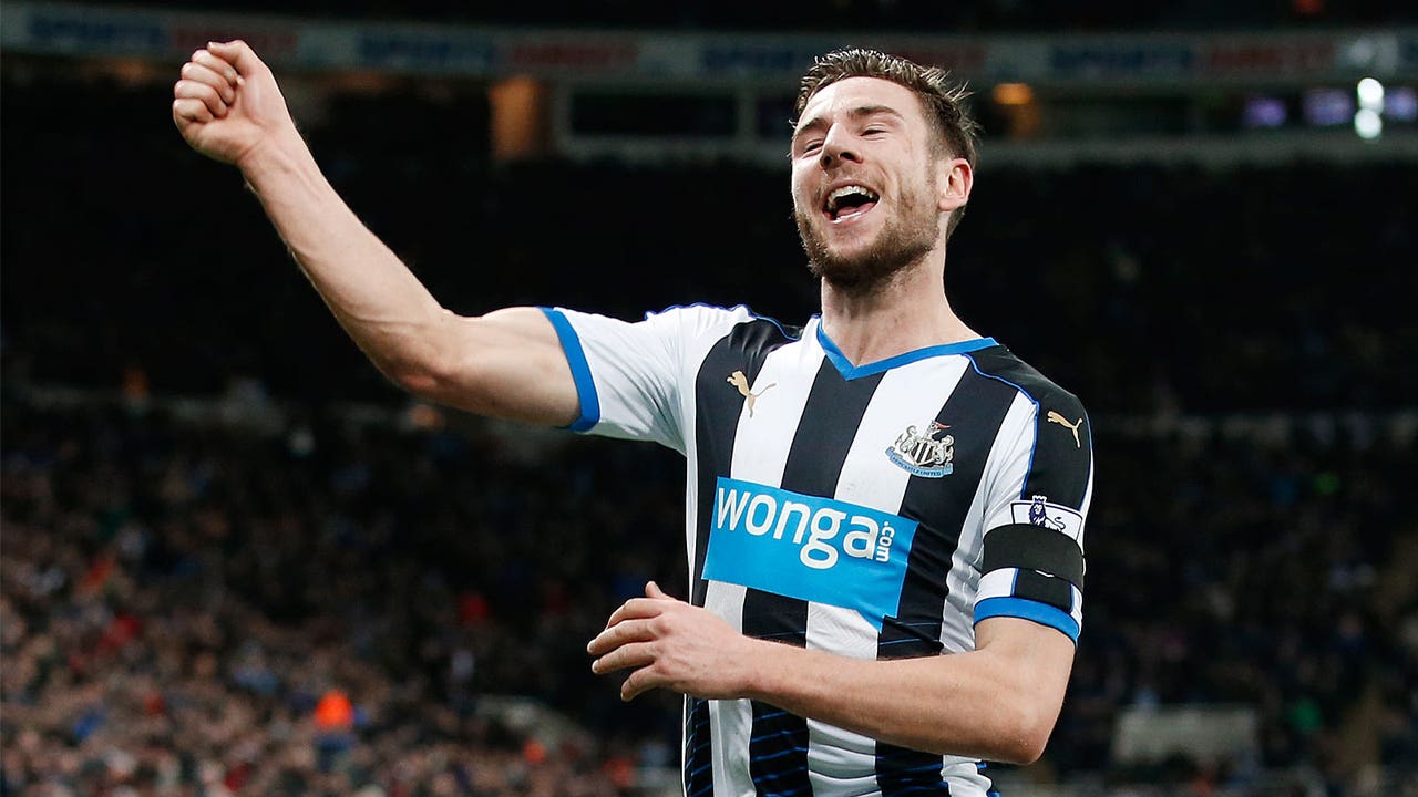 Newcastle snap losing skid with late stunner vs. United
